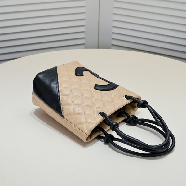 シャネルバッグ角部分ディテール